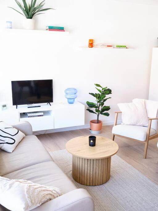 Hugo By The Harbor, Light-Filled And Centrally Located Apartment - Free Parking 奥斯滕德 外观 照片