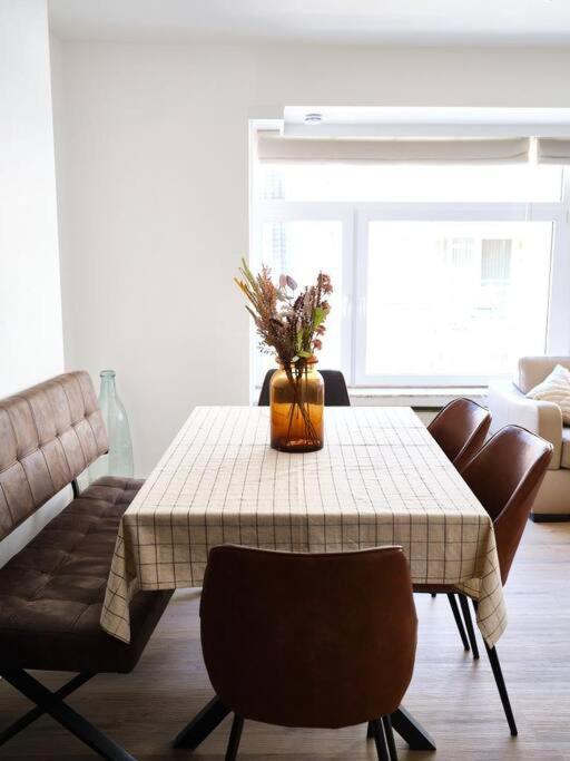 Hugo By The Harbor, Light-Filled And Centrally Located Apartment - Free Parking 奥斯滕德 外观 照片