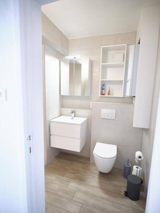 Hugo By The Harbor, Light-Filled And Centrally Located Apartment - Free Parking 奥斯滕德 外观 照片